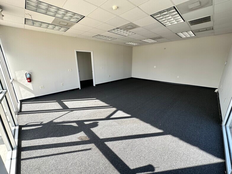 More Photos Of 900 W Jackson Ave, Pasadena Storefront Retail Office For Sale