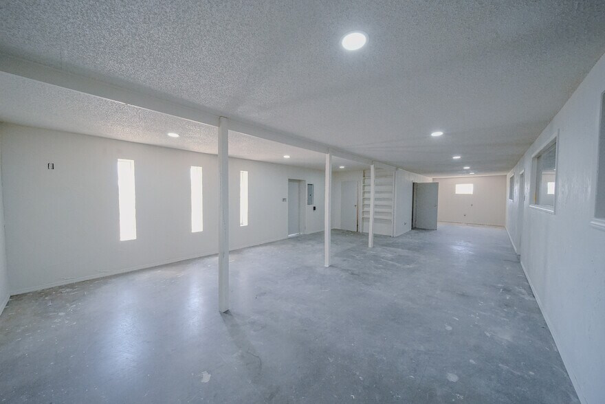More Photos Of 35613 E 1130, Seminole Warehouse For Sale