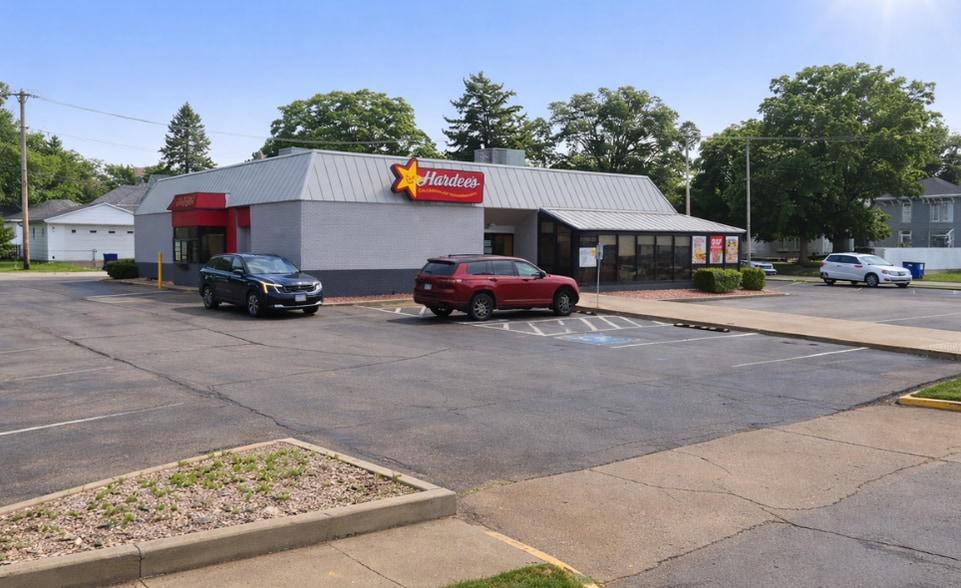 Primary Photo Of 316 S Main St, Paris Fast Food For Sale