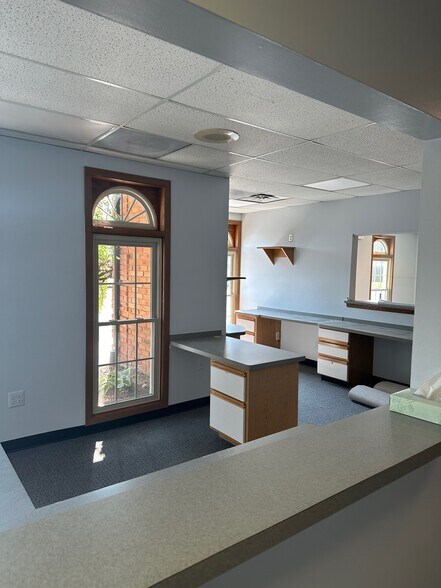 More Photos Of 46401 Romeo Plank Rd, Macomb Township Medical For Lease