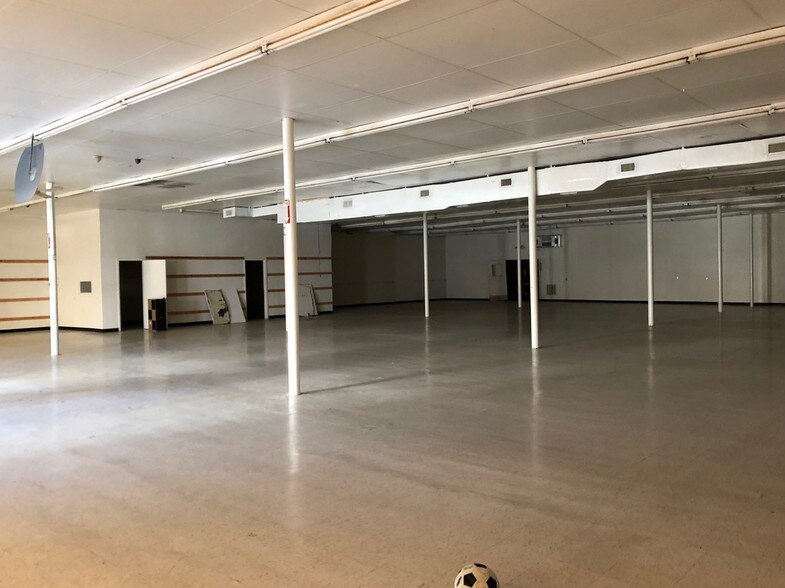 More Photos Of 270 N Sam Houston Blvd, San Benito Light Manufacturing For Lease