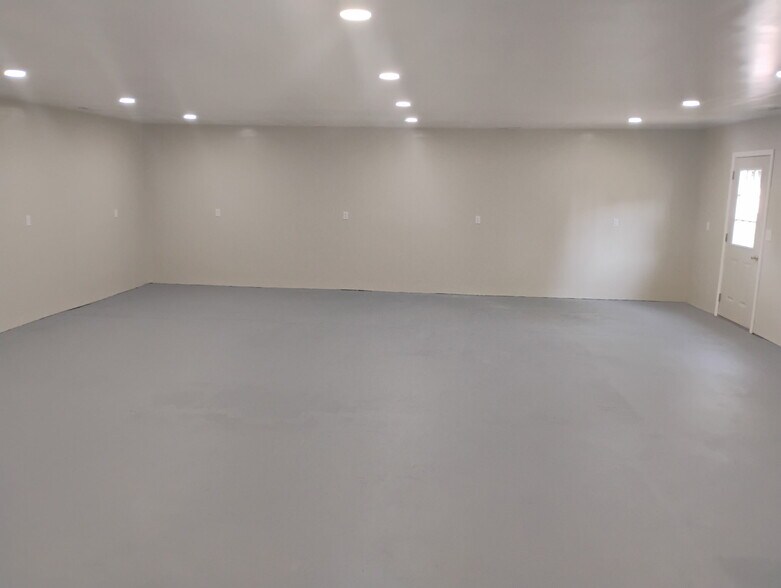 More Photos Of 210 Springfield Rd, Gillespie Flex For Sale