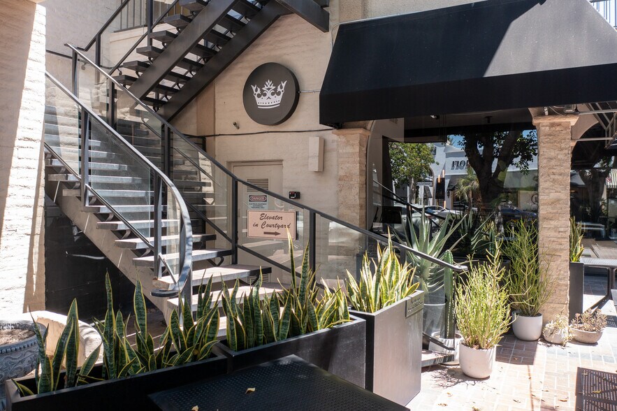 More Photos Of 73111 El Paseo Dr, Palm Desert Storefront Retail Office For Lease