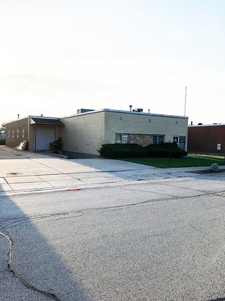 More Photos Of 105 Randall St, Elk Grove Village Warehouse For Lease