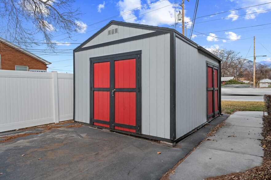 More Photos Of 9386 S Redwood Rd, West Jordan Office For Lease