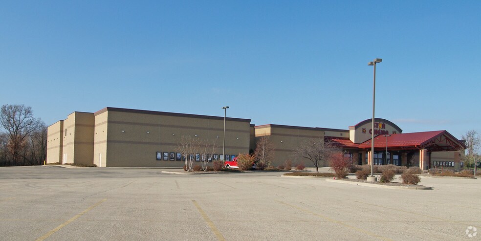 More Photos Of 420 Village Walk Ln, Johnson Creek Movie Theatre For Lease