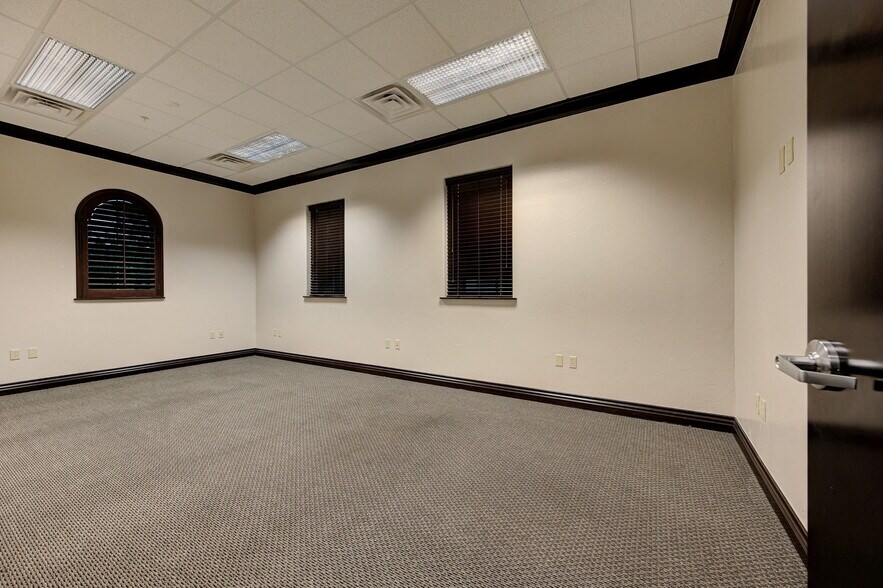 More Photos Of 4509-4513 Memorial Cir, Oklahoma City Office For Lease