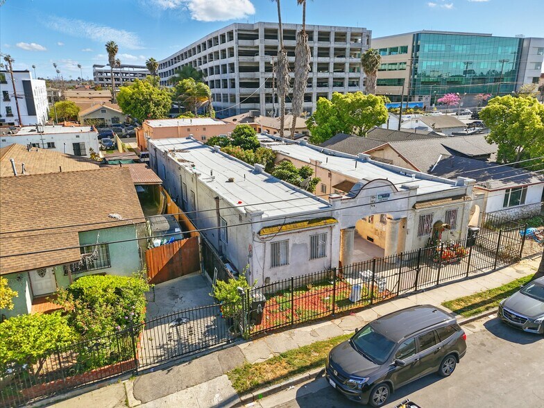 More Photos Of 924 W 82nd St, Los Angeles Apartments For Sale