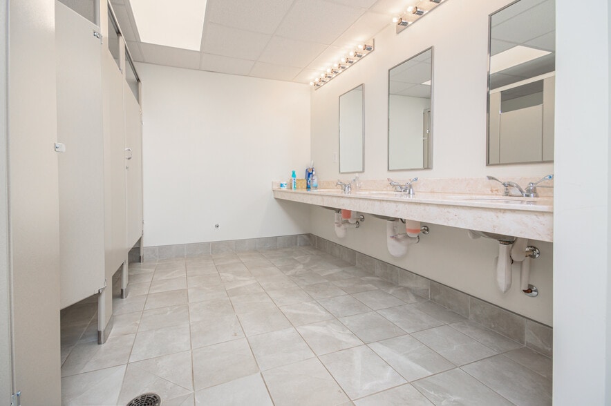 More Photos Of 7180 Opal Rd, Warrenton Office For Sale