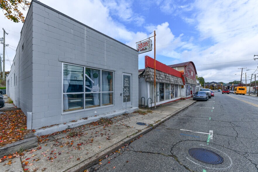 More Photos Of 920 S Chapman St, Greensboro Storefront For Lease