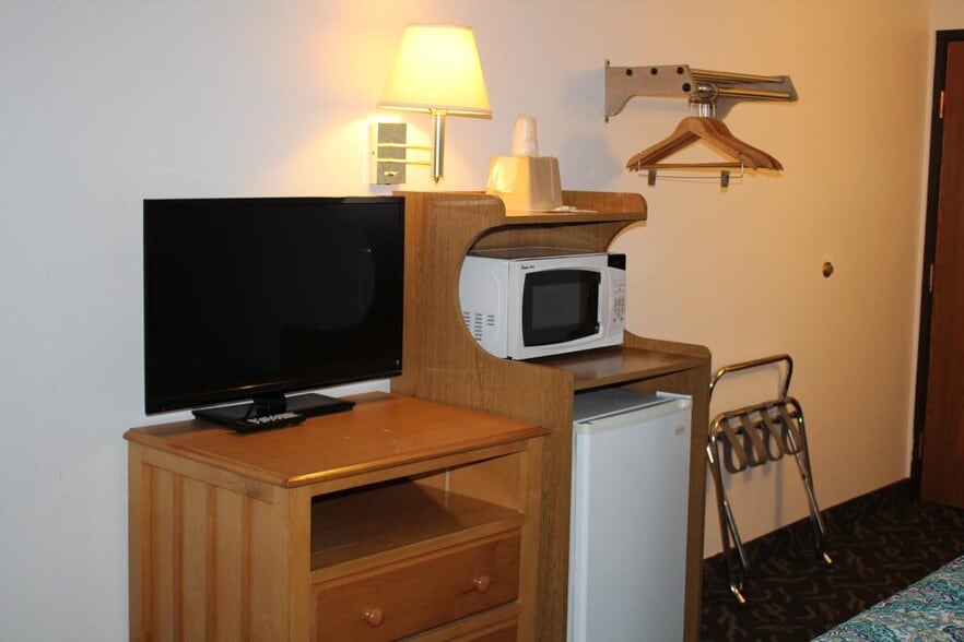 More Photos Of 427 2nd Avenue NW, Wibaux Hotel For Sale