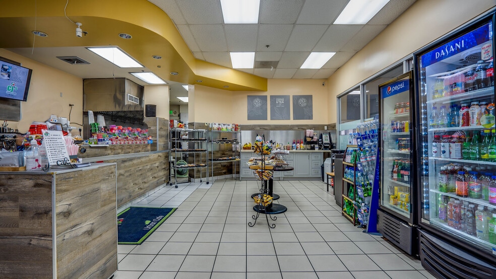 More Photos Of 1015 Crocker St, Los Angeles Storefront For Sale