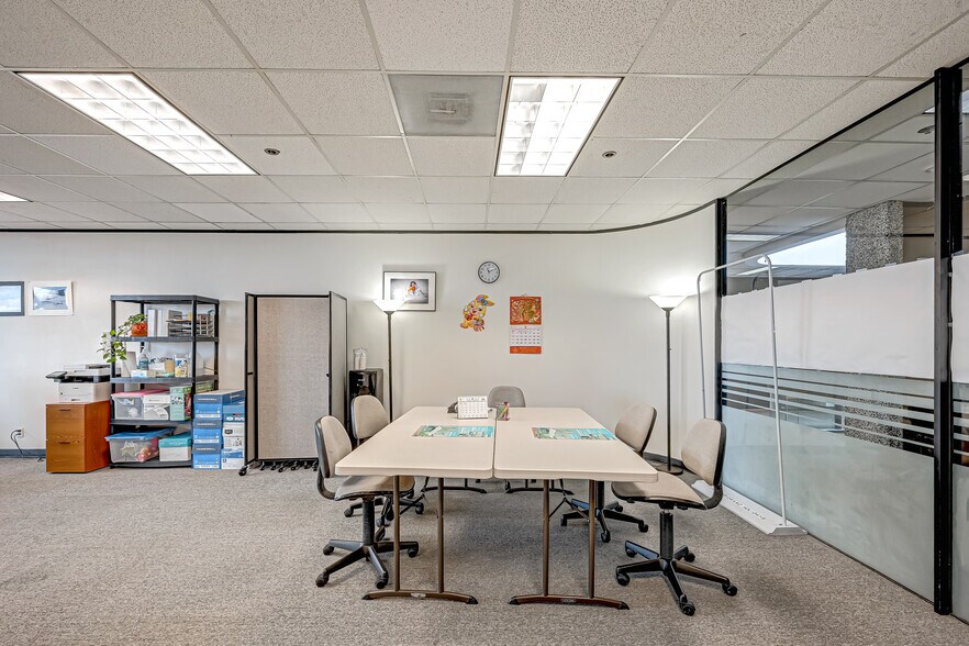 More Photos Of 6100 Corporate Dr, Houston Office For Sale