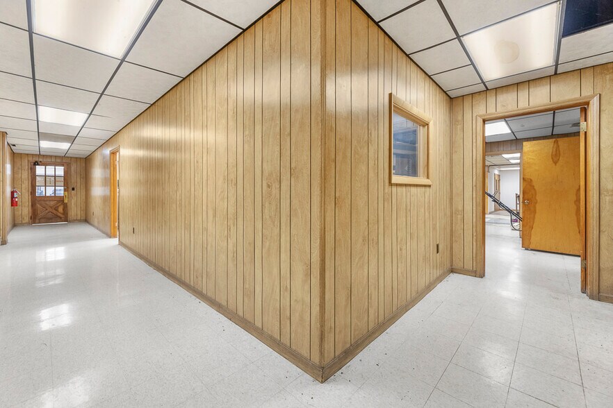 More Photos Of 14924 Beloit Snodes Rd, Beloit Manufacturing For Sale