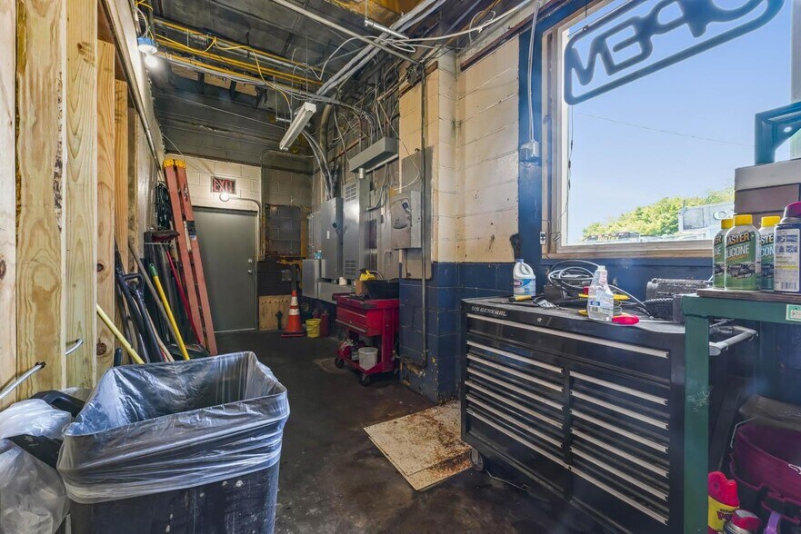 More Photos Of 690-696 River St, Troy Freestanding For Sale