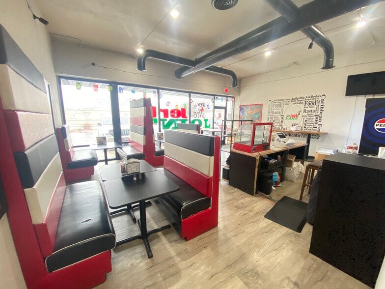 More Photos Of 1619 W College Ave, Appleton Storefront Retail Office For Lease