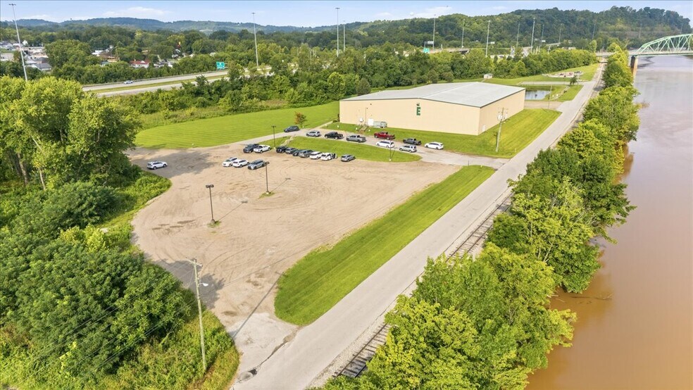 More Photos Of 2000 1st Ave, Parkersburg General Retail For Sale