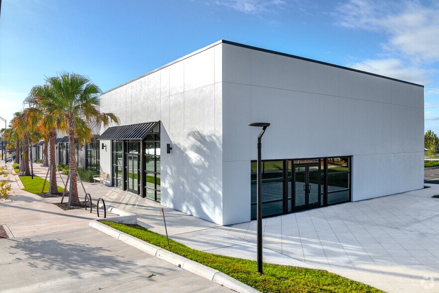 More Photos Of 320-340 Kathleen Rd, Lakeland Storefront For Lease