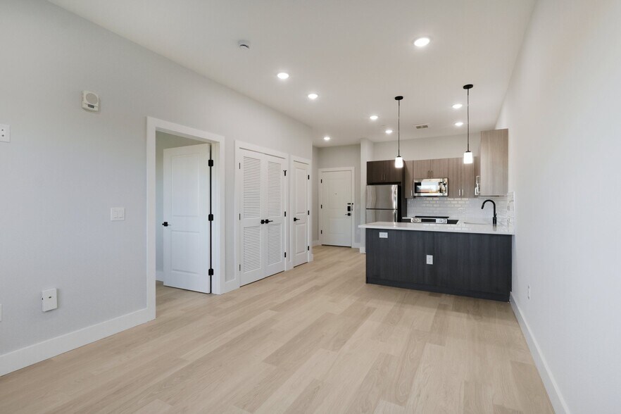 More Photos Of 34-40 Hudson St, Newark Apartments For Lease