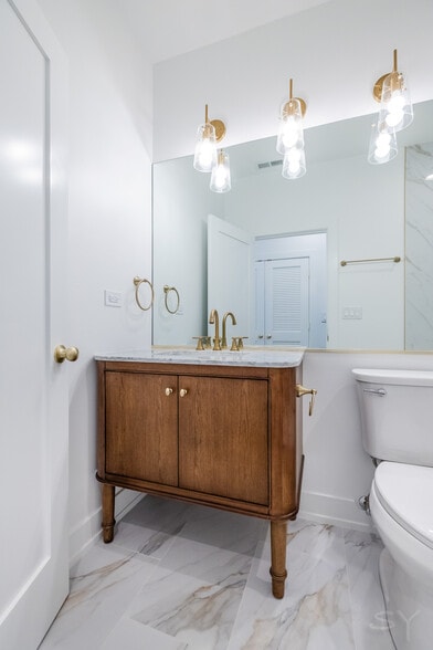 More Photos Of 6044 Eberhart ave, Chicago Apartments For Sale