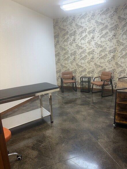 More Photos Of 2050 US-290 Hwy, Dripping Springs Office For Lease