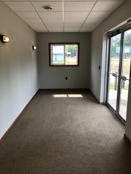 More Photos Of 22417 Hwy 6, Deerwood Warehouse For Lease