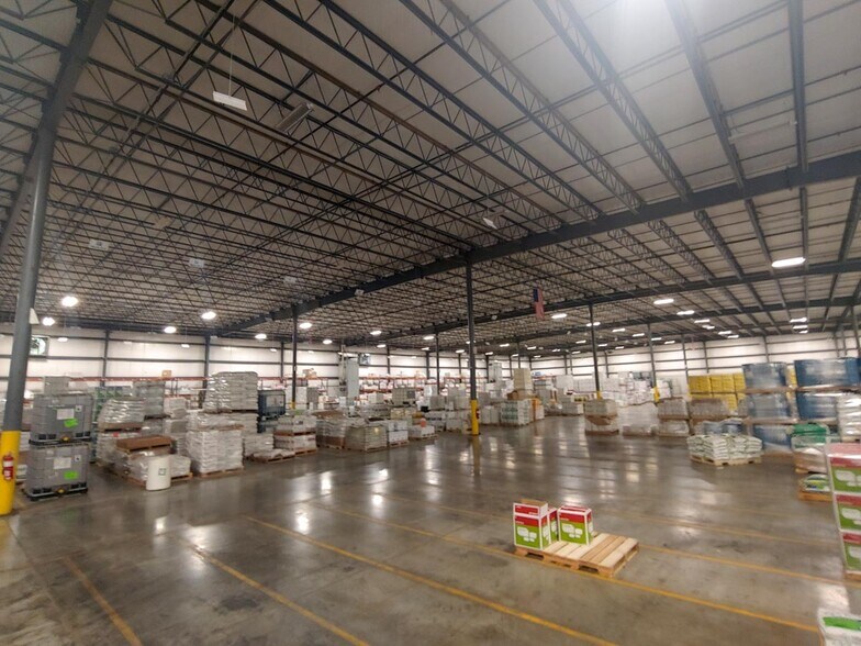 More Photos Of 365 Emig Rd, York Warehouse For Lease