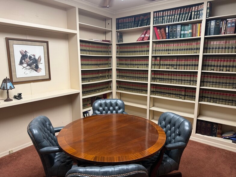 More Photos Of 500 NE 8th Ave, Ocala Office For Sale