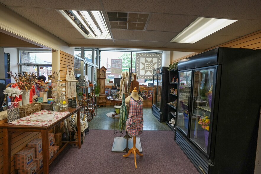 More Photos Of 418 Delaware Ave, Palmerton Storefront For Sale