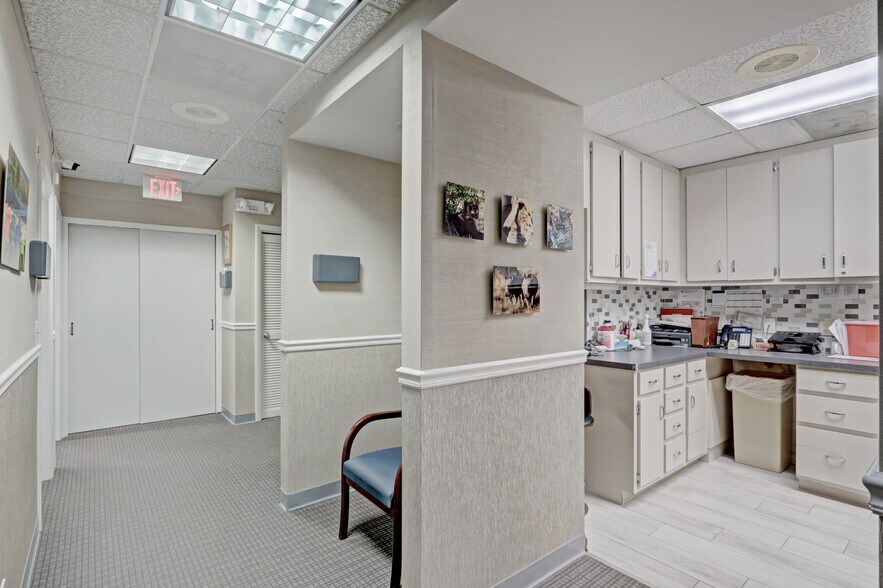 More Photos Of 3537 Forest Hill Blvd, West Palm Beach Medical For Lease