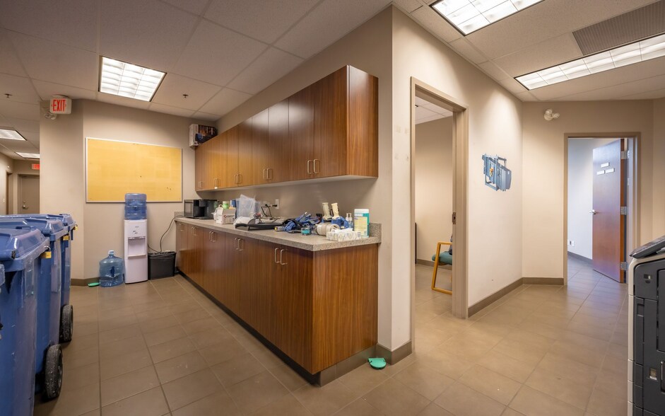 More Photos Of 5465 Production Blvd, Surrey Service For Lease