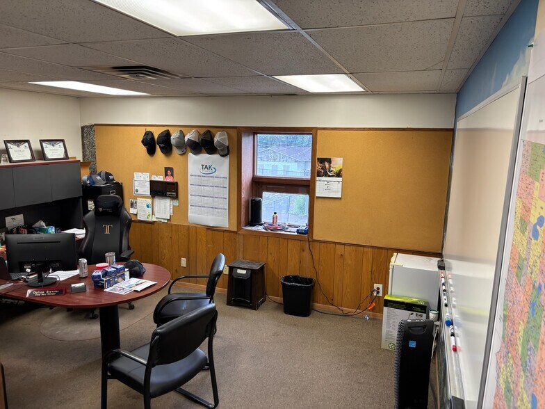 More Photos Of 2948 Rice St, Little Canada Warehouse For Lease