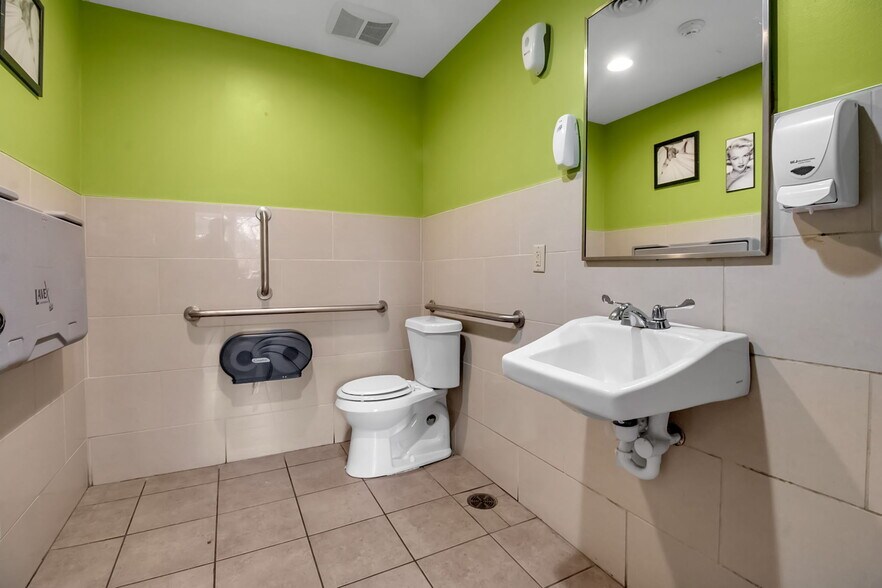 More Photos Of 38 Washington St, Ellicottville Storefront For Sale