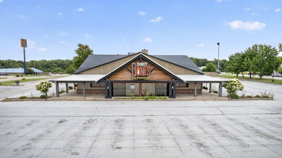 More Photos Of 2660 S Dirksen Pky, Springfield Restaurant For Sale