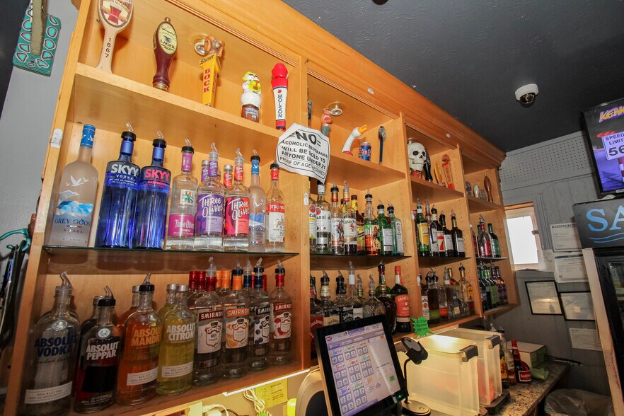 More Photos Of 54 McKinley St, Huron Bar For Sale