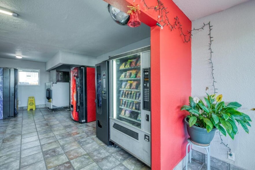 More Photos Of 9638 Plainfield St, Houston Hotel For Sale