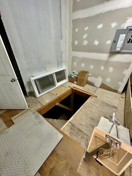 More Photos Of 5801 Christian St, Philadelphia Office Residential For Lease