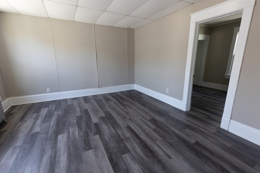 More Photos Of 3700 E Pulaski Ave, Cudahy General Retail For Sale