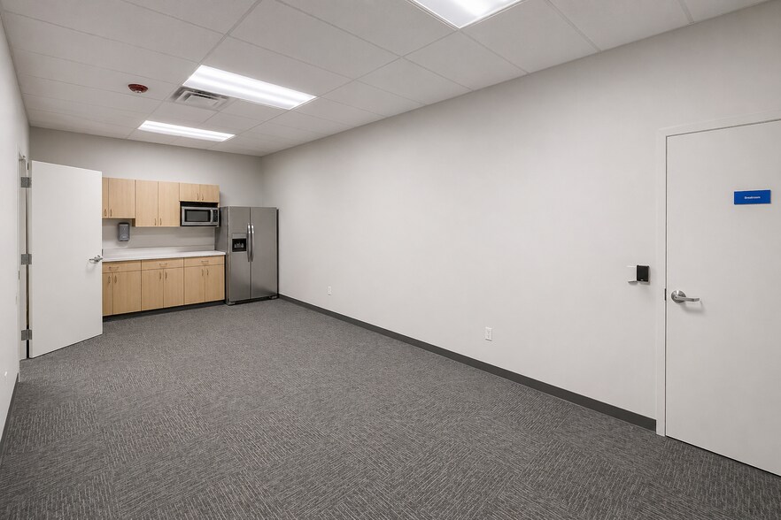 More Photos Of 5000 SW Regional Airport Blvd, Bentonville Warehouse For Lease