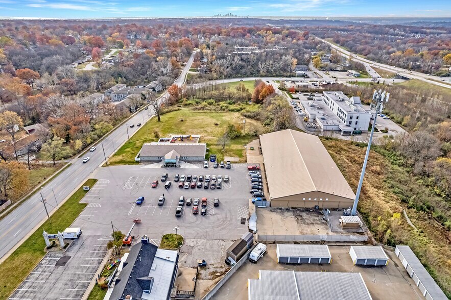 More Photos Of 6970 N Broadway St, Kansas City Showroom For Sale