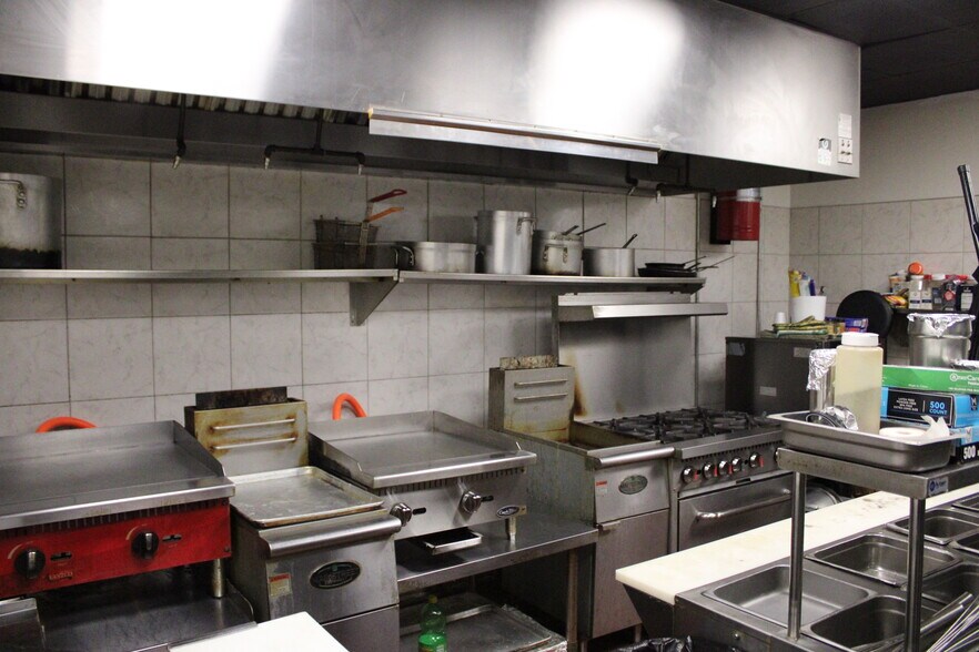 More Photos Of 2019 Habersham St, Savannah Storefront For Lease