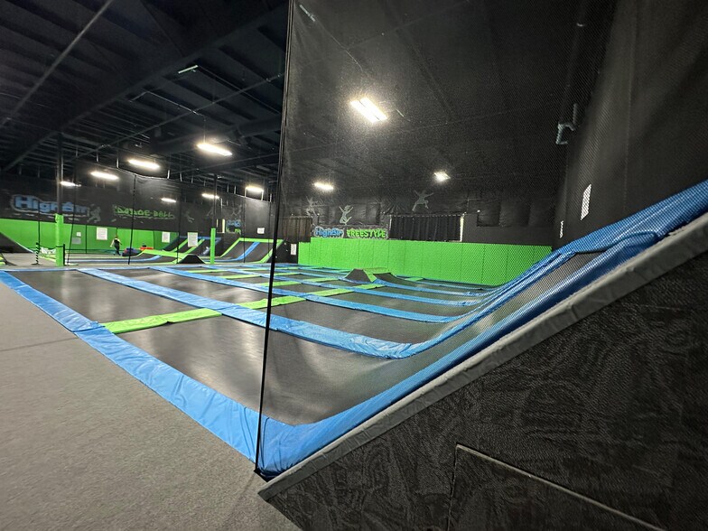 More Photos Of 1250 4th Ave NW, Minot Storefront For Lease