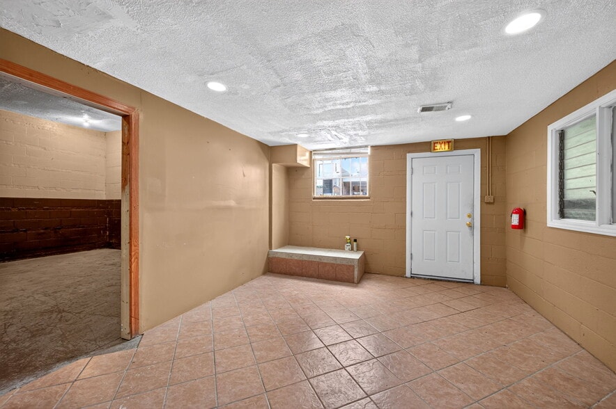 More Photos Of 7828 S Claremont Ave, Chicago Warehouse For Sale