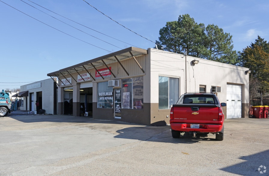 Primary Photo Of 1836 W Washington St, Petersburg Auto Repair For Sale