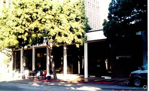 More Photos Of 300-320 B St, San Diego Storefront For Lease