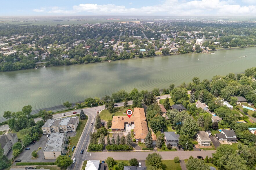 More Photos Of 21 Rue Messier, Mont-saint-hilaire Apartments For Sale