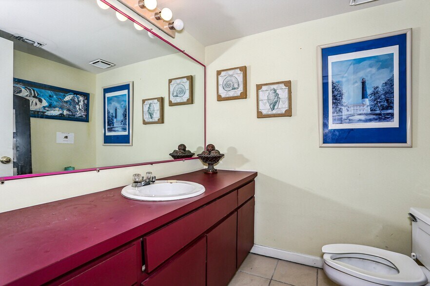 More Photos Of 8460 Gulf Blvd, Navarre Freestanding For Sale