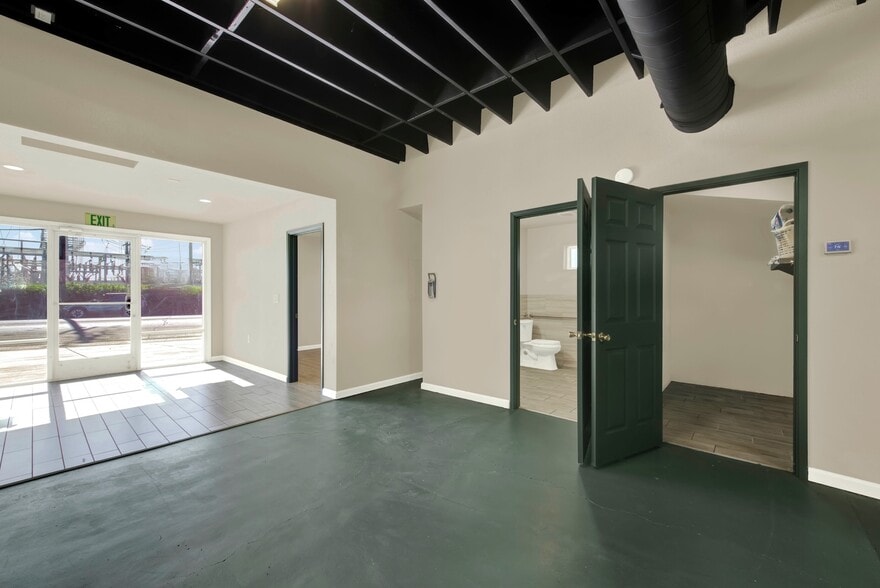 More Photos Of 124 S Porter Rd, Dixon Service For Sale