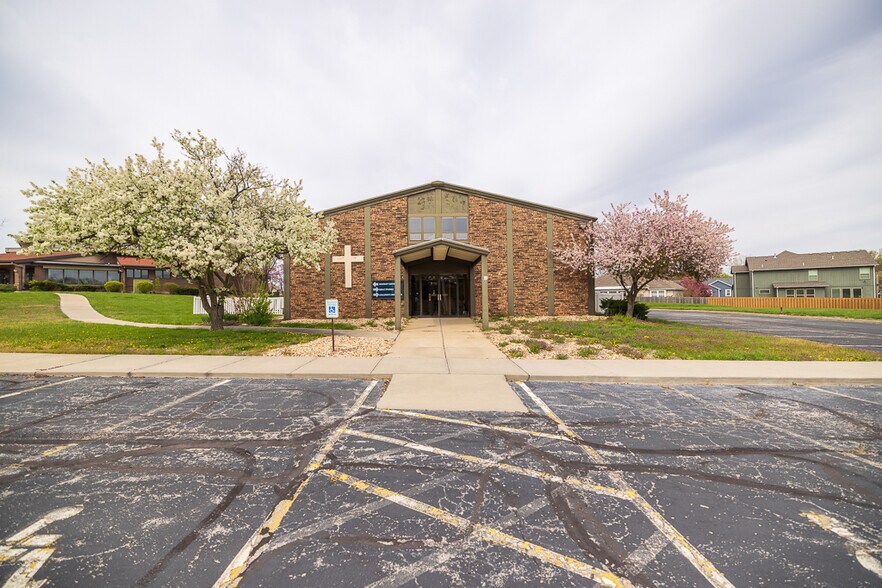 More Photos Of 800 SW 150 Hwy, Lee's Summit Office For Sale