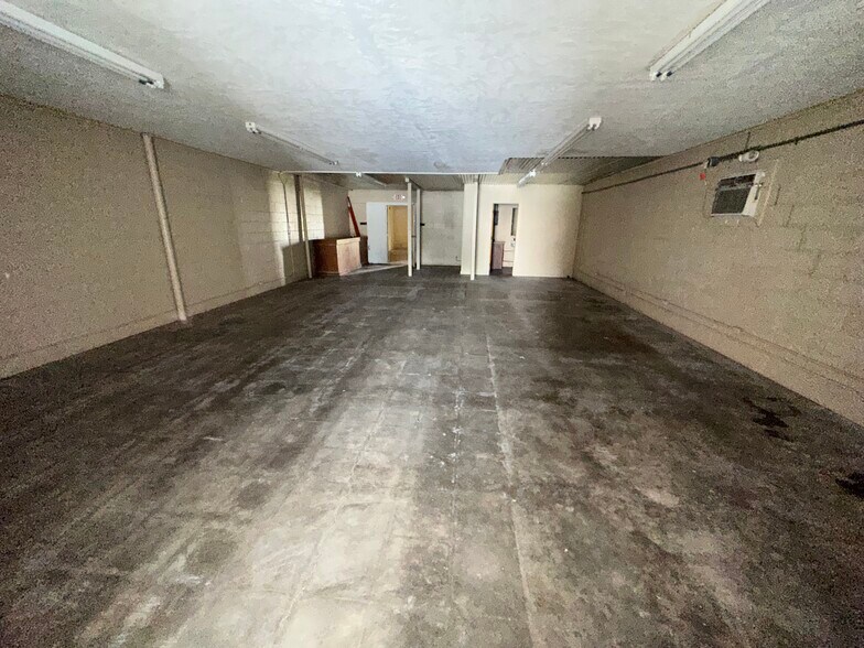 More Photos Of 113 W Main St, Duncan Storefront For Sale